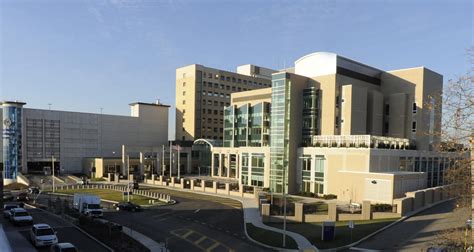 Va pittsburgh - The Veterans Health Administration is America’s largest integrated health care system, providing care at 1,321 health care facilities, including 172 medical centers and 1,138 outpatient sites of care of varying complexity (VHA outpatient clinics), serving 9 million enrolled Veterans each year.
